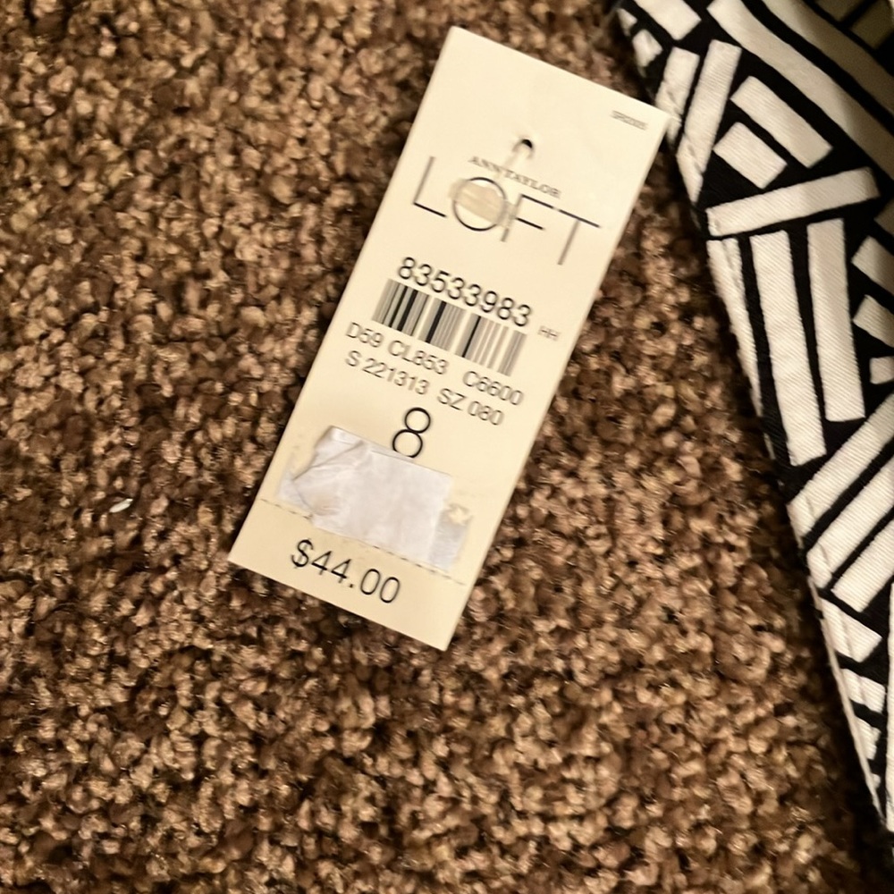 LOFT. BLACK AND WHITE SKIRT. SIZE 8. VERY NICE LIGHTWEIGHT FABRIC. NWT - Picture 2 of 6